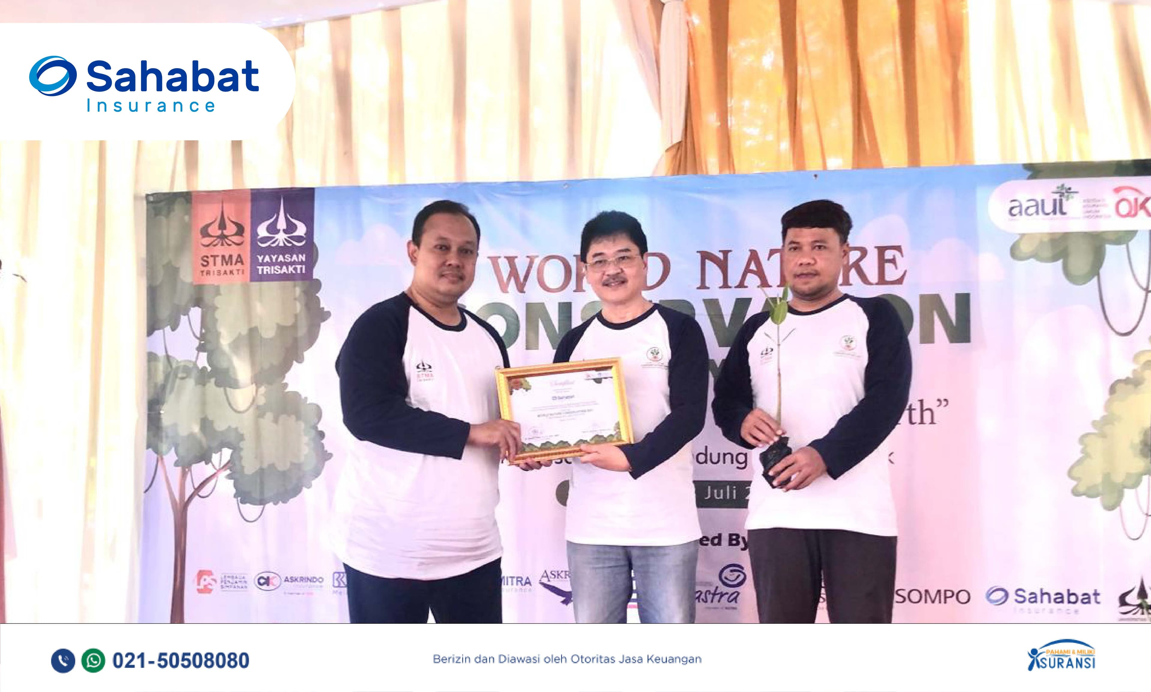 Sahabat Insurance Laksanakan CSR Lingkungan Hidup Menanam Mangrove